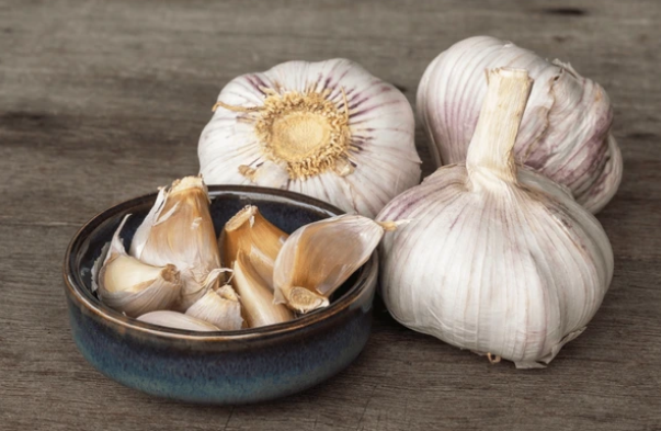 what happens to your body if you eat garlic clove every night?