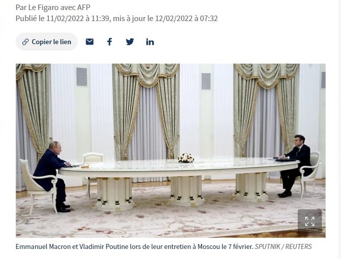 une photo récente de vladimir poutine en réunion avec des dirigeants occidentaux ? c'est faux