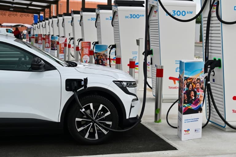 800.000 voitures électriques vendues en 2027: l'objectif du gouvernement est-il tenable?