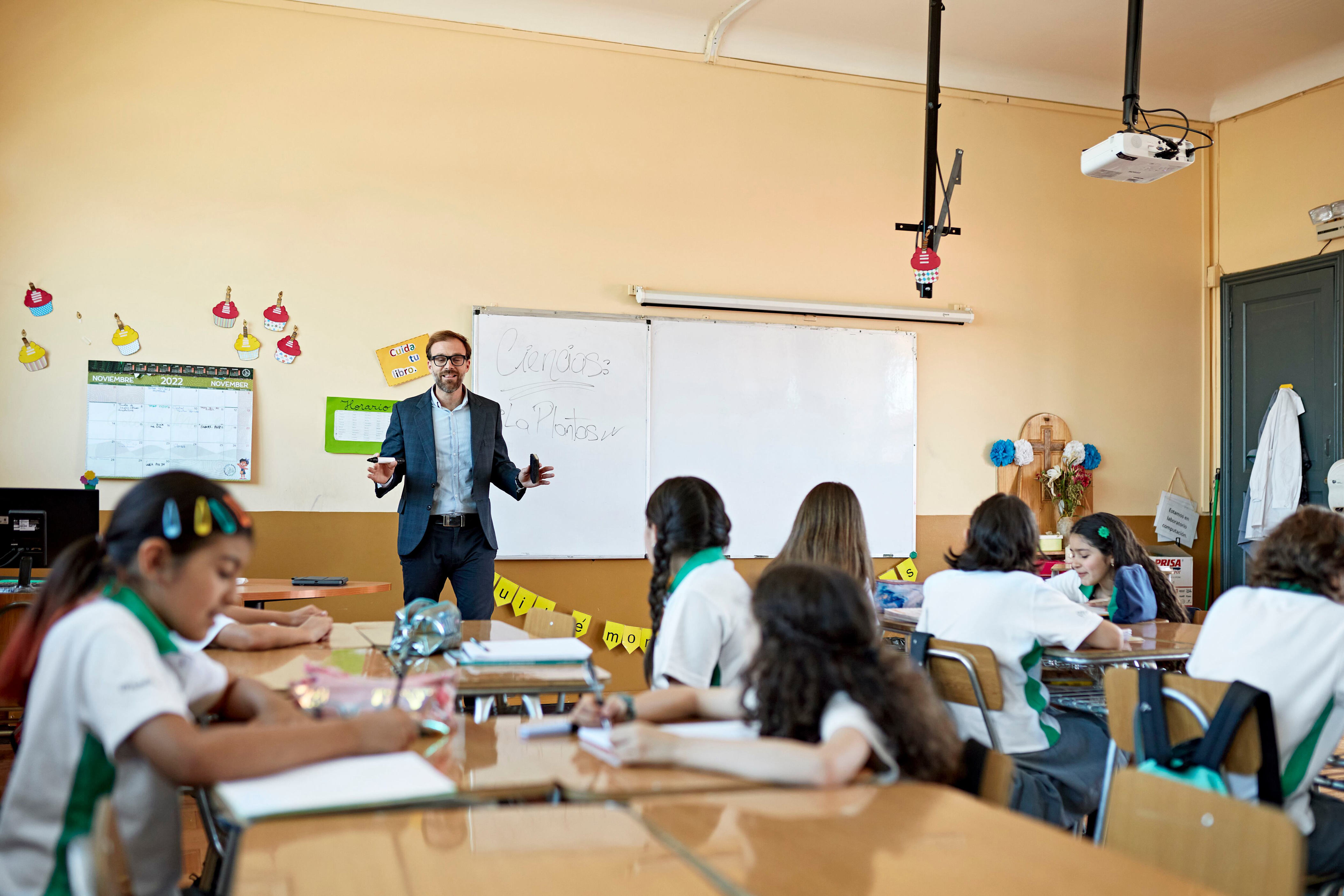 aumento del sueldo de profesores en chile: ¿qué docentes serán los beneficiados por el cambio en 2024?