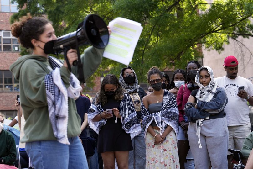columbia üniversitesi protestolar nedeniyle ana mezuniyet törenini iptal etti