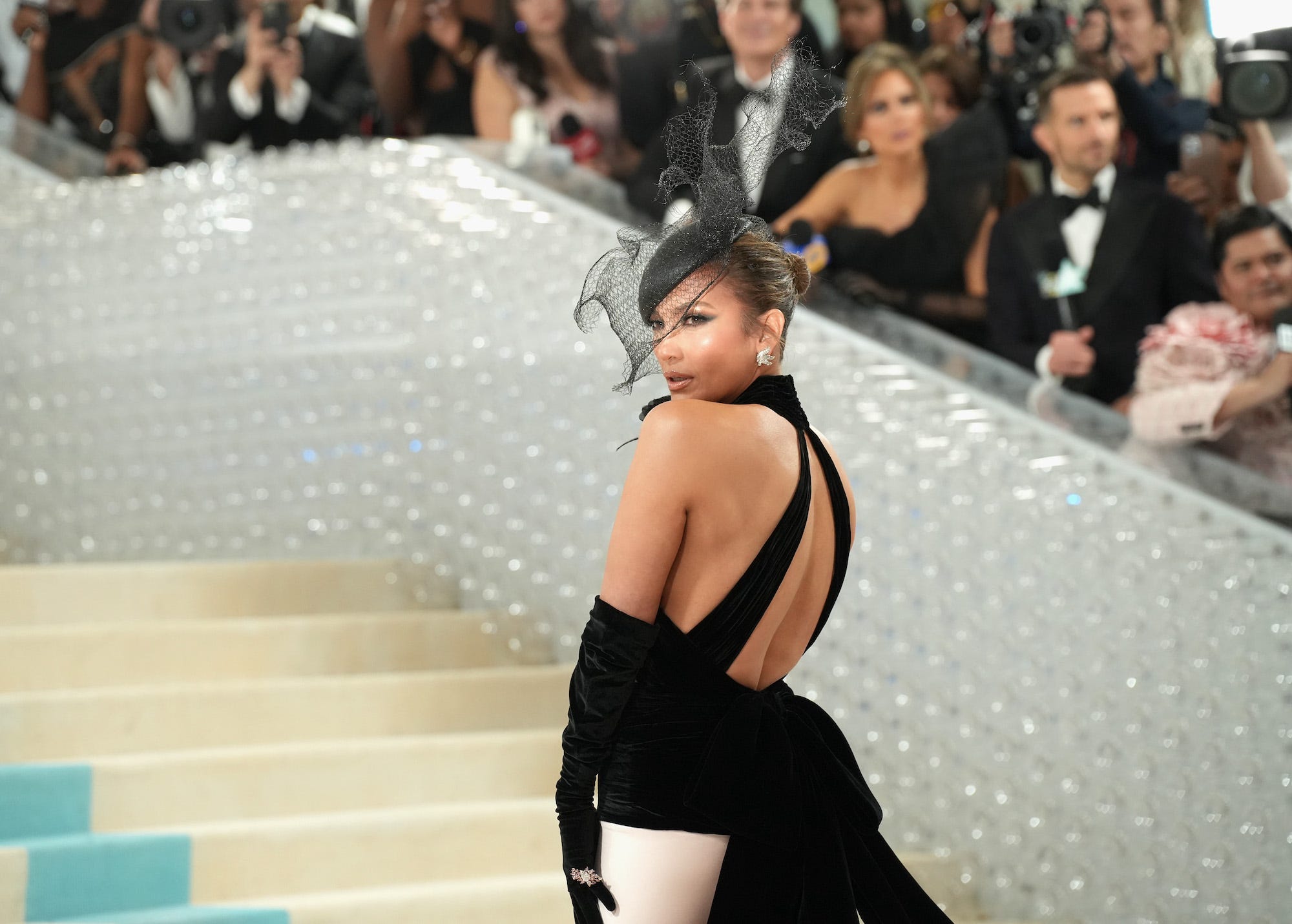 <p><span>Vogue will </span><a href="https://www.businessinsider.com/guides/streaming/where-to-watch-met-gala-live-stream-2024"><span>livestream the Met Gala</span></a><span> carpet on YouTube, TikTok, and its website, with co-hosts including Gwendoline Christine, La La Anthony, and Ashley Graham.</span></p><p><span>E! will also broadcast TV coverage of red-carpet arrivals, with Ross Matthew doing interviews on-site. </span><a class="live-blog-button" href="https://www.businessinsider.com/guides/streaming/where-to-watch-met-gala-live-stream-2024">Read full story</a></p>