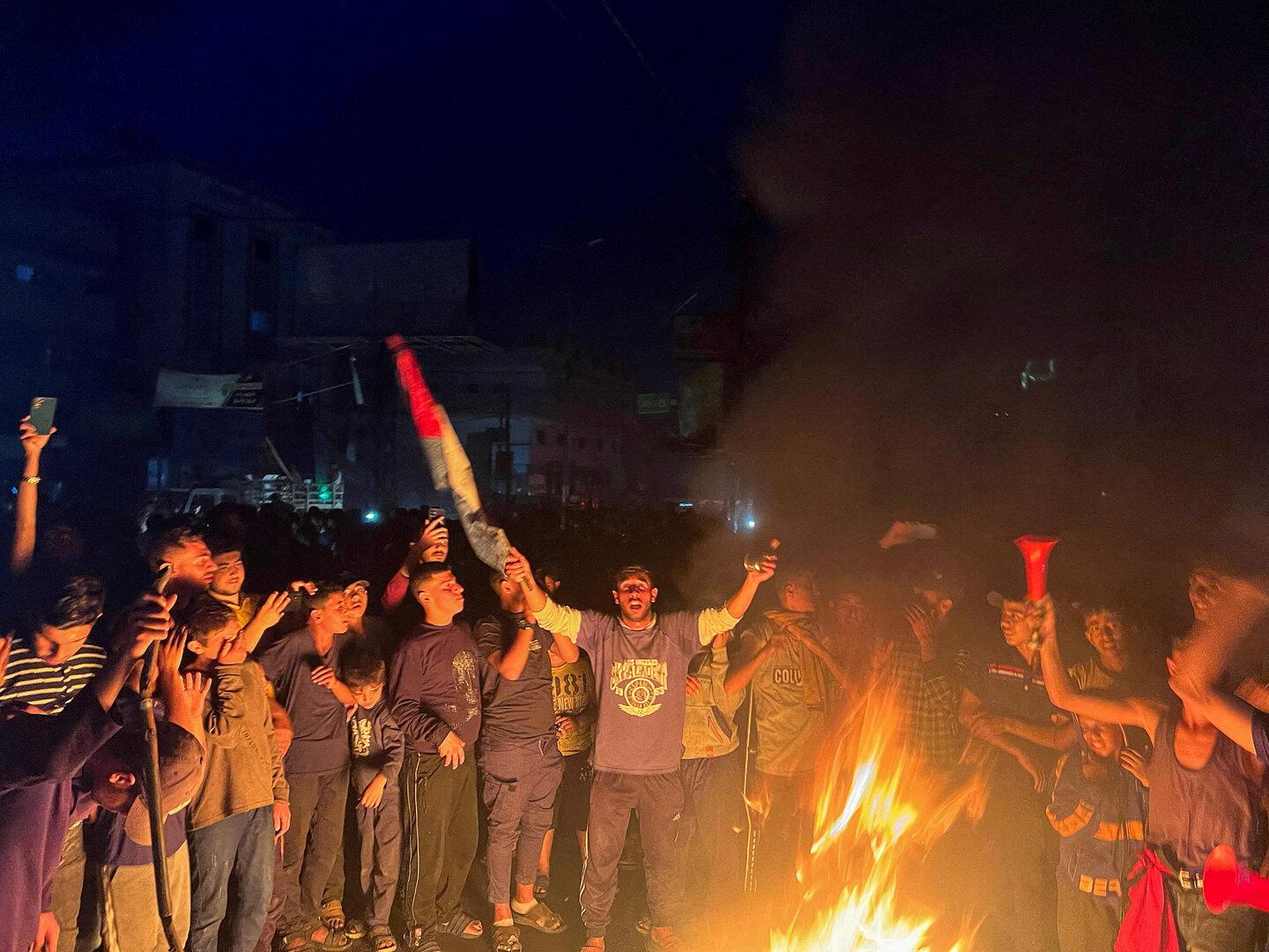 in gaza wird gefeiert: hamas soll waffenruhe zugestimmt haben - israel startete angriffe