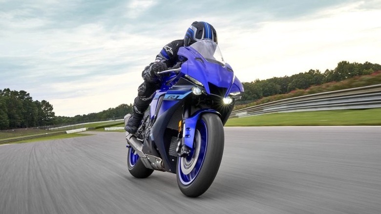 all about the 2024 yamaha yzf-r1 motorcycle