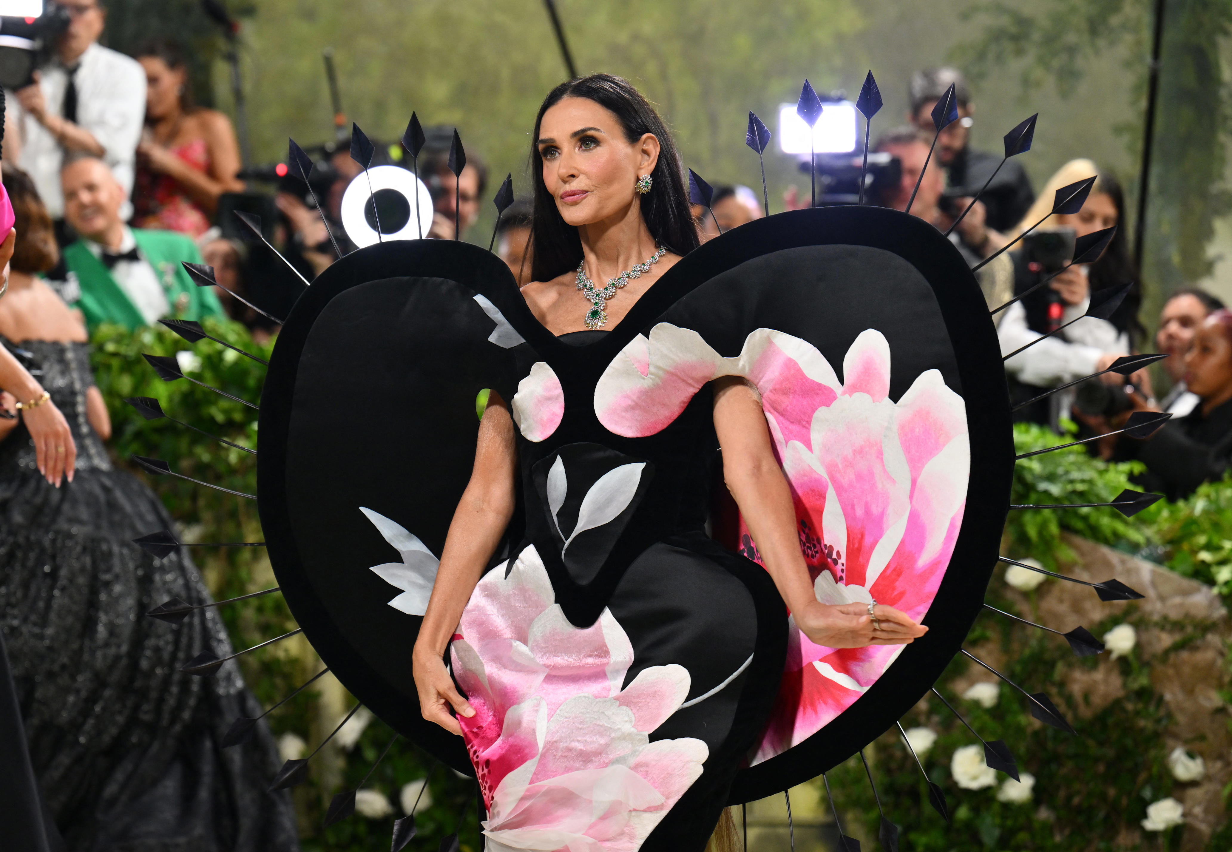 demi moore stuns at the met gala in gown made out of vintage wallpaper