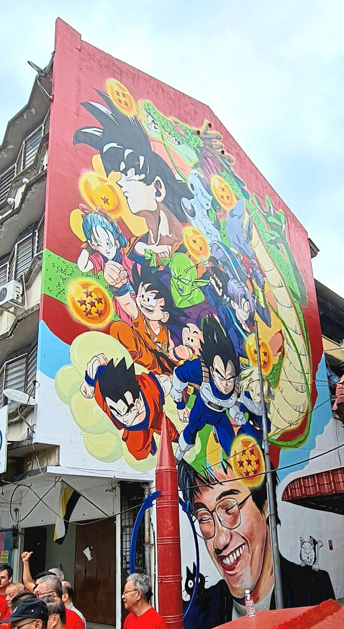 a vibrant, towering ode to ‘dragon ball’