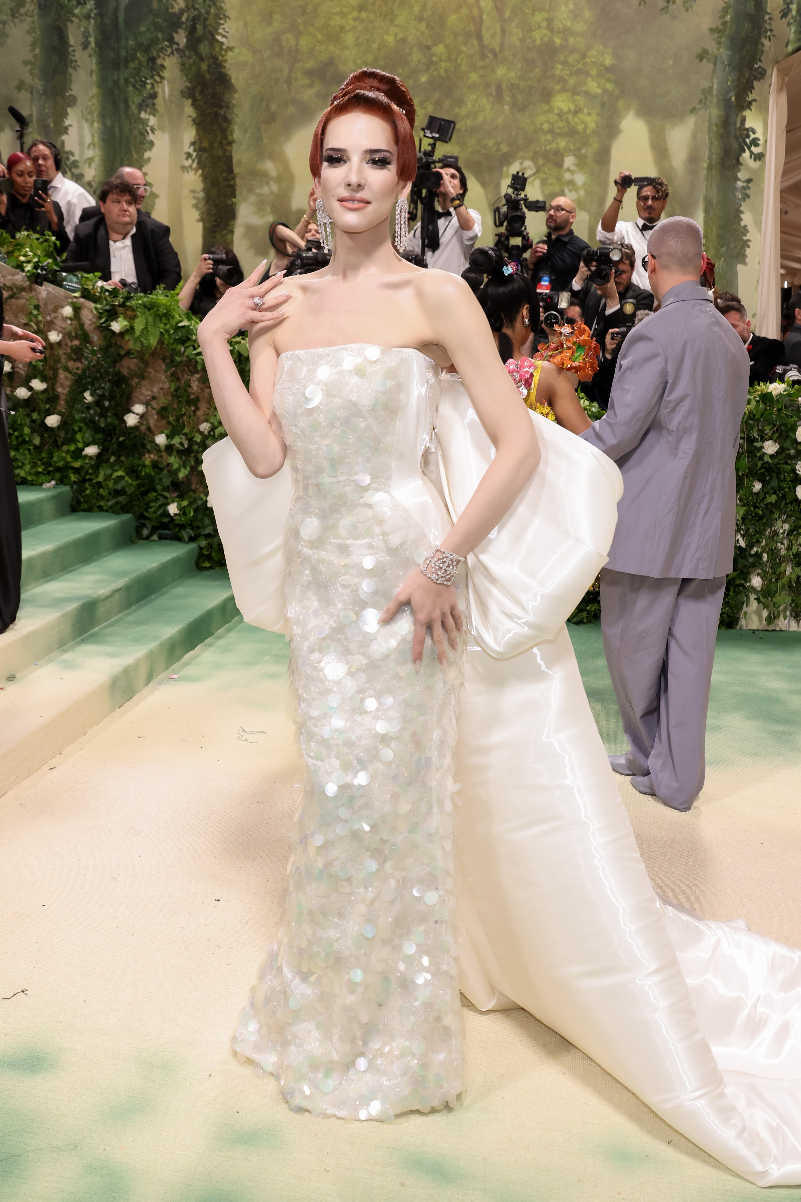 demi lovato es una reina de hielo en la met gala 2024 con un impresionante vestido