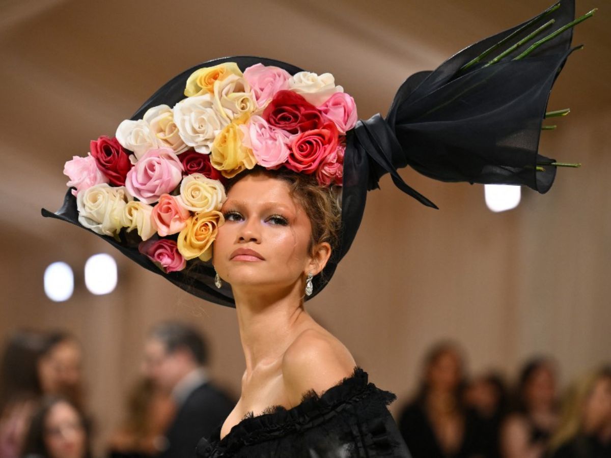 ¿y rihanna? zendaya cierra la met gala 2024 con impresionante sombrero de ramo de flores