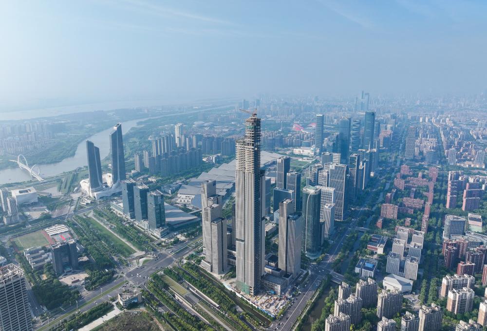 中国・南京で高さ400メートル超の高層ビル建設進む