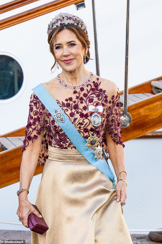 queen mary of denmark and king frederik attend gala dinner