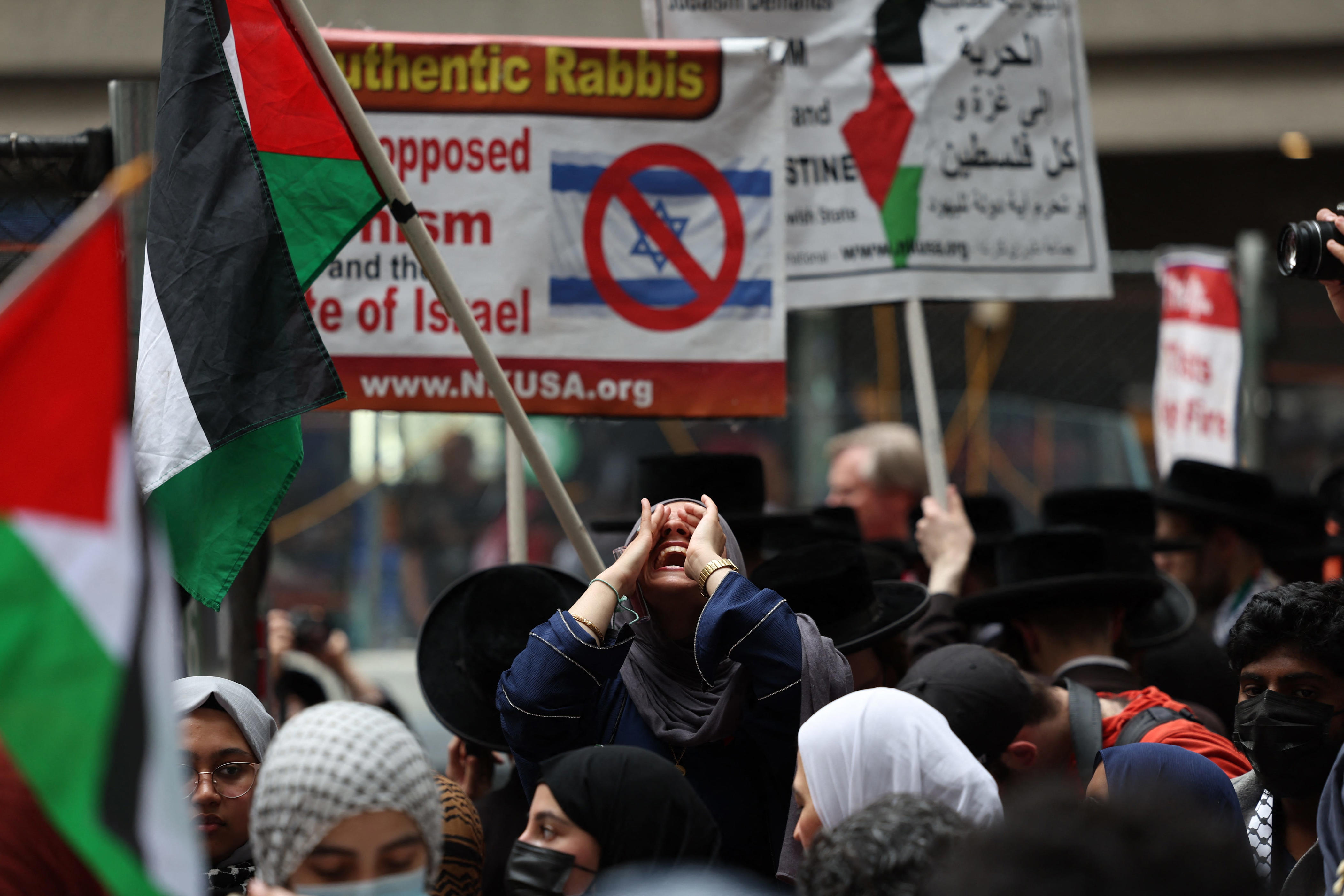 gaza protestors picket outside of met gala 2024