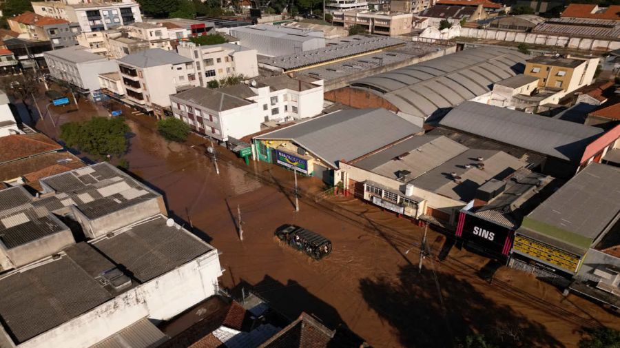 el video que muestra la escala de la inundación en porto alegre: toda un ciudad bajo el agua