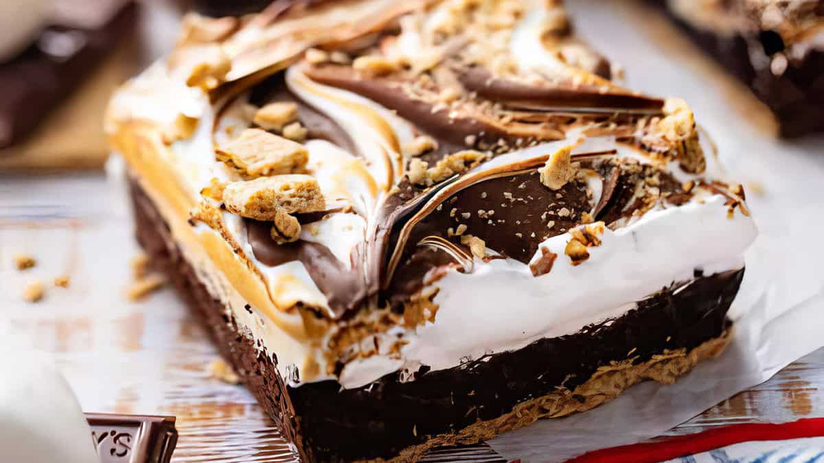 From Bars to Brownies: 20 Delicious One-Pan Treats!