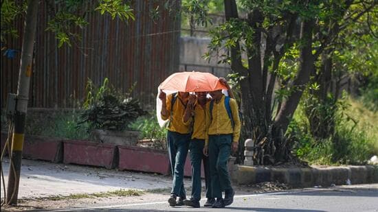 mercury above 40-degree mark for 3rd day in delhi, may hit 42°c on tuesday