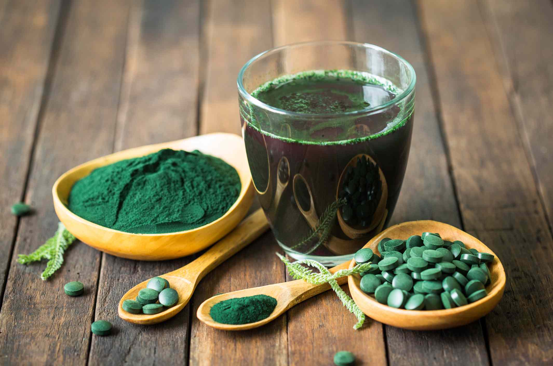 chlorella vs. spirulina: what's the difference between these microalgaes?