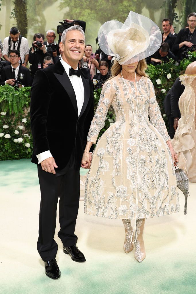 sarah jessica parker has a major hat moment at the 2024 met gala