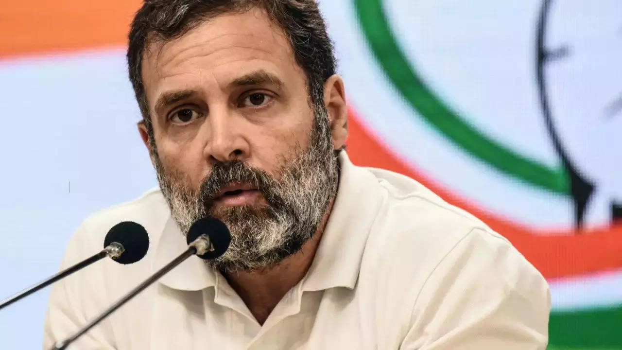 181 vcs & ex-vcs call for action against rahul over 'falsehoods'