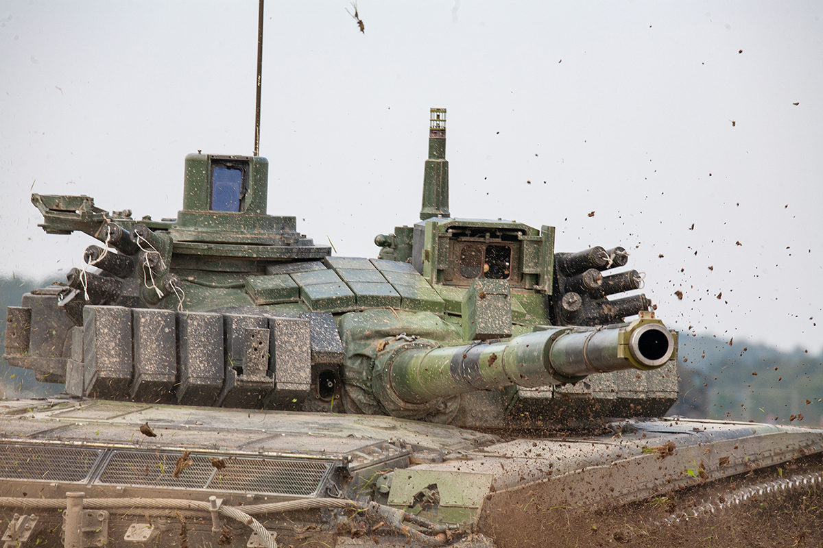 ロシア軍の「亀戦車」がまた進化、甲羅が二重化してますます巨体に