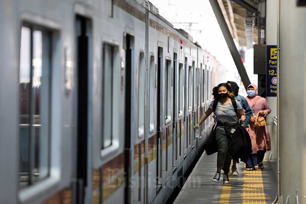 Gangguan KRL Bogor Bikin Telat 33 Menit, KAI Commuter Minta Maaf