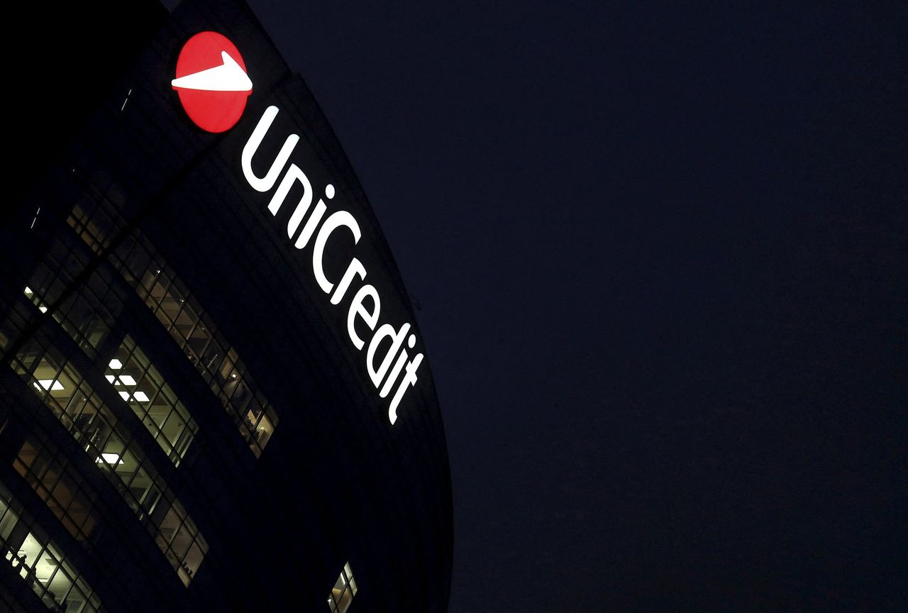 UniCredit Raises Outlook After Revenue, Profit Beat