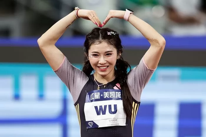 예쁘게 보이려고 ‘외모’ 신경쓰다 경기 망치고 욕먹고 있는 중국 여성 육상선수