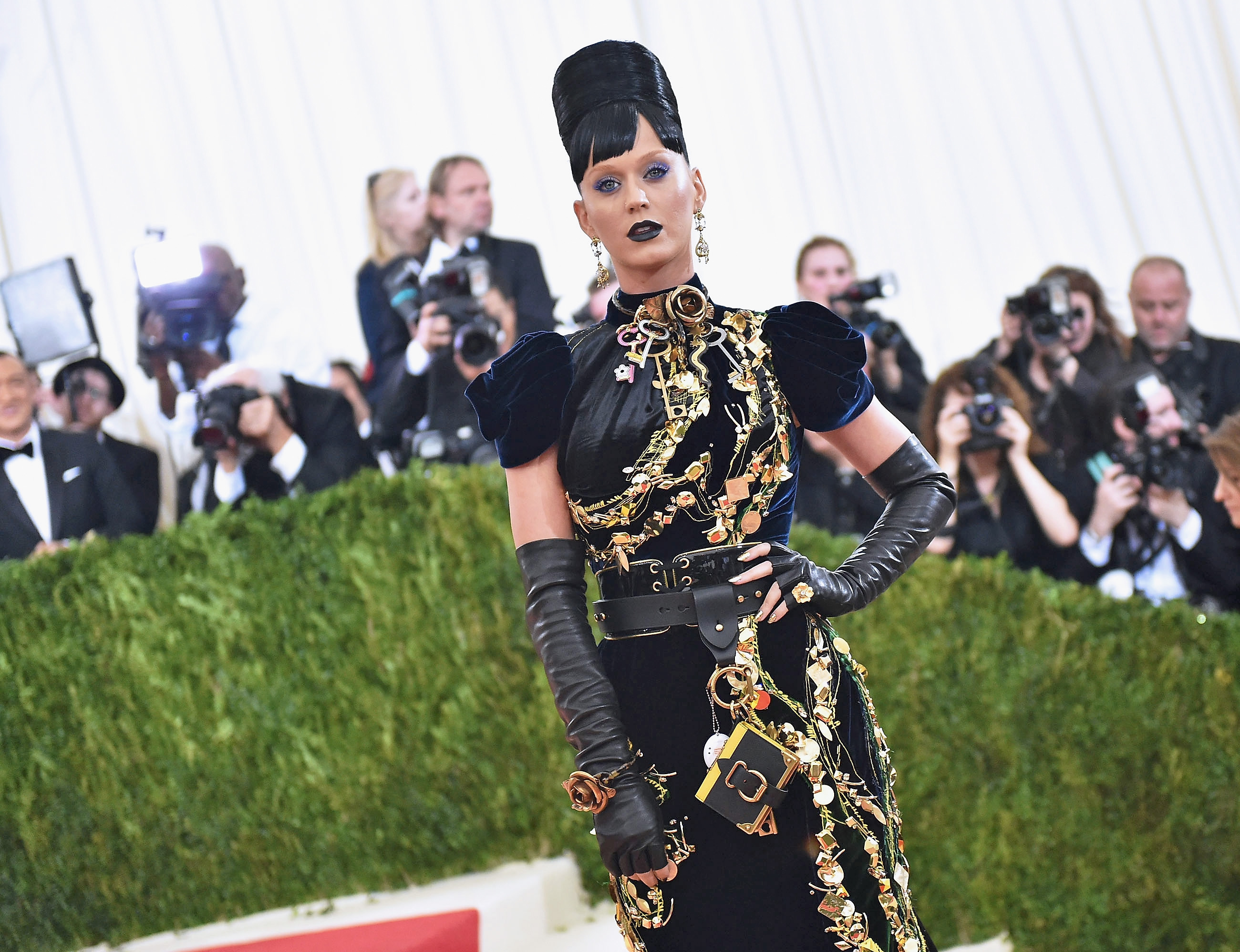 katy perry goes viral during met gala for ai photos that look so real even her mother was duped