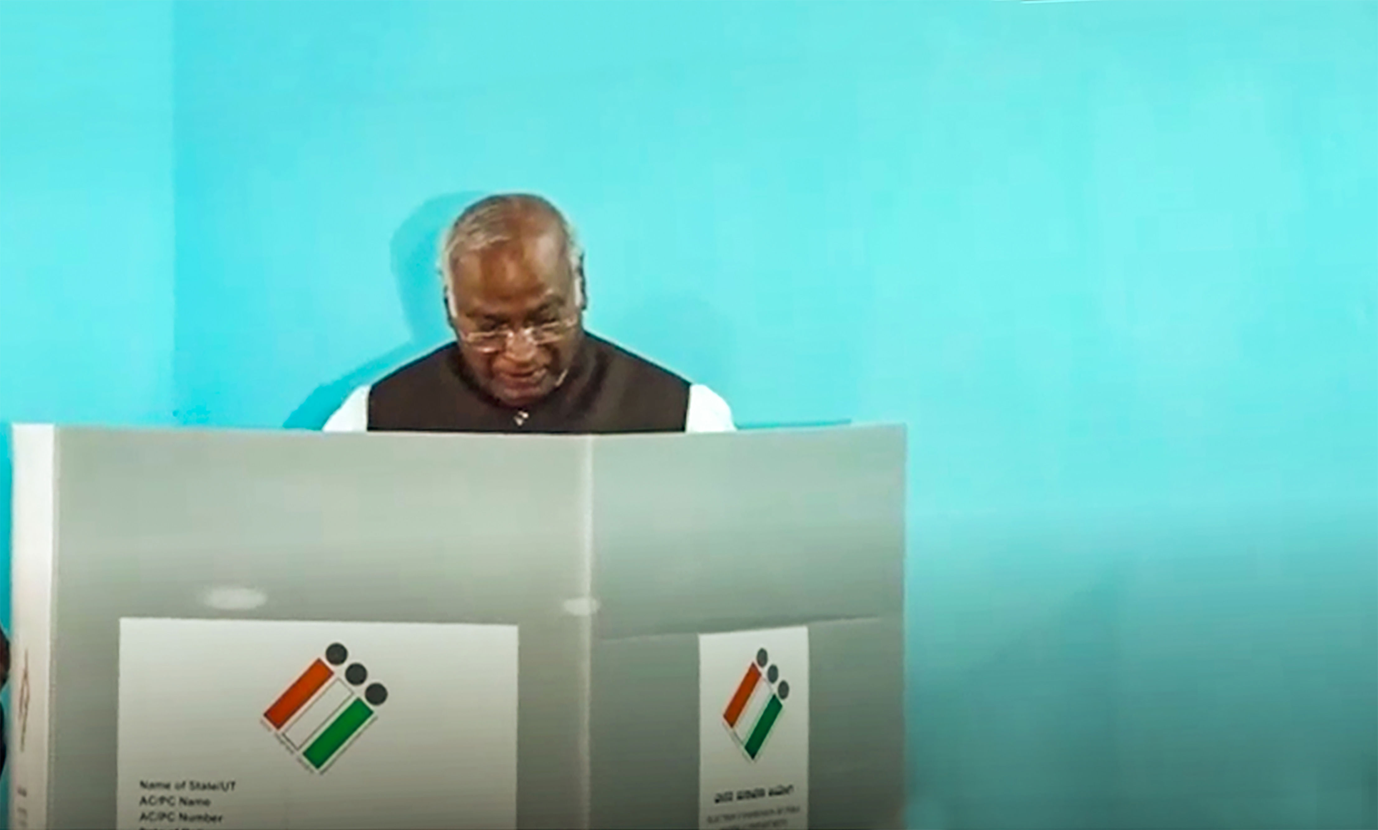 kharge writes to opposition leaders on 'discrepancies' in polling data released by ec