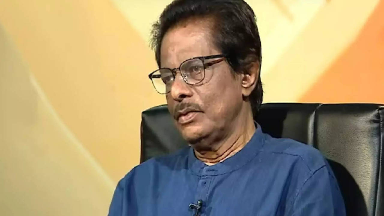 eminent director harikumar passes away; kerala cm offers condolences
