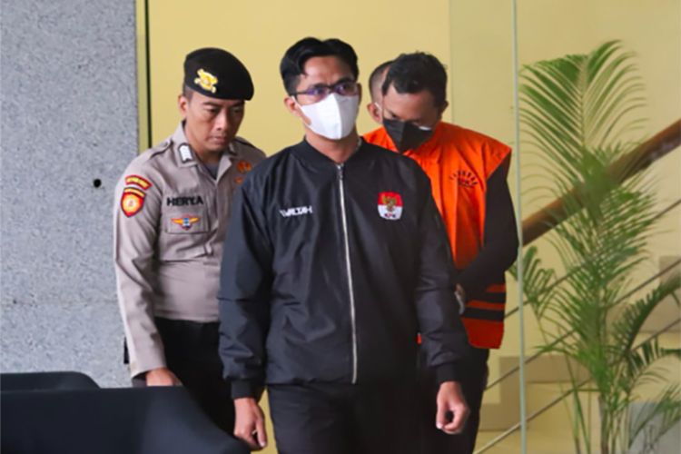 Usai 6,5 Jam Diperiksa, Bupati Sidoarjo Gus Muhdlor Akhirnya Ditahan KPK