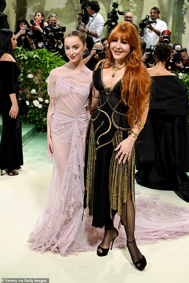 victoria bekham gown appears at met gala for the first time