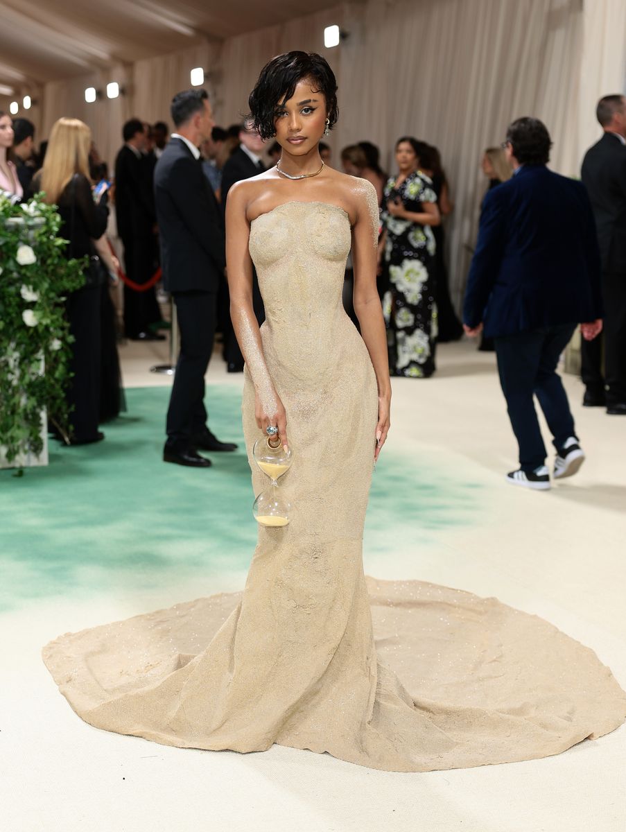 tyla has to be carried up the 2024 met gala steps in her balmain dress made of sand