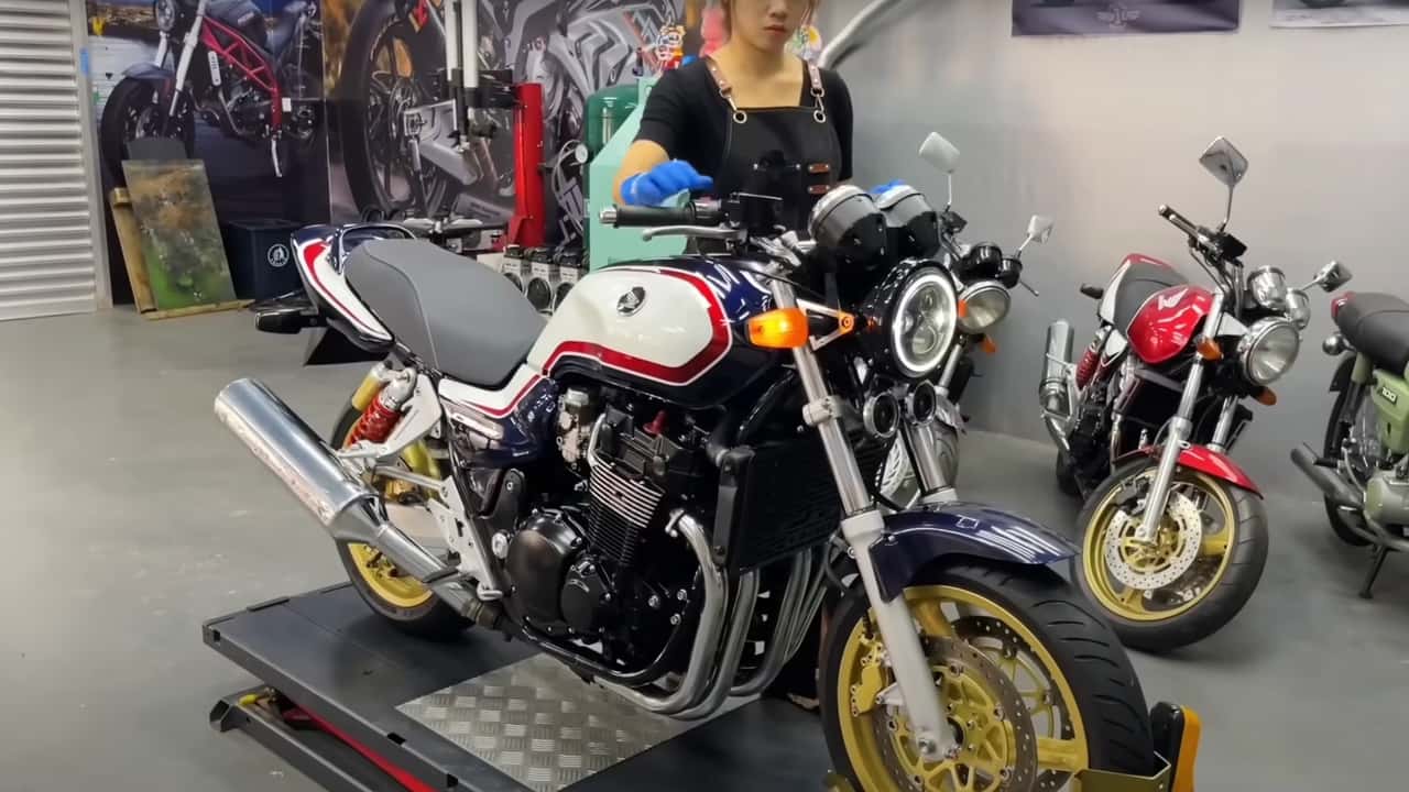 this time lapse restoration of a honda cb1300 is super satisfying