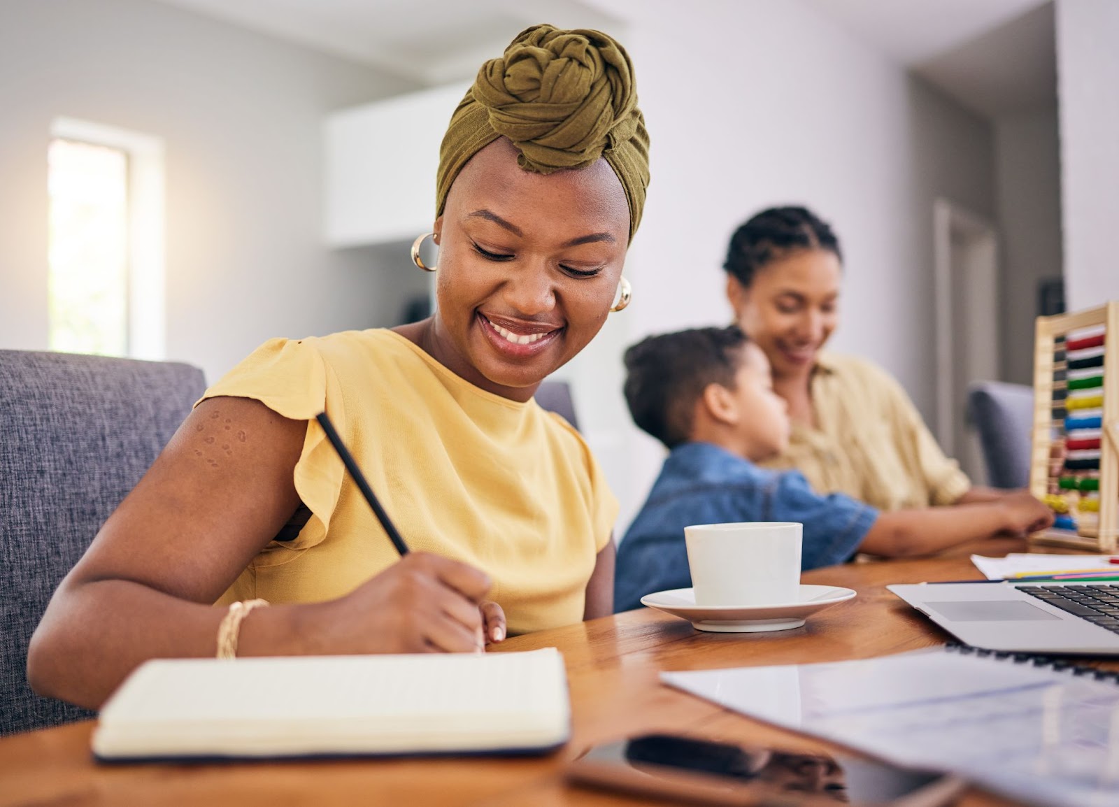 <p>Balancing your entrepreneurial dreams with family life can definitely feel like a juggling act, but with some smart strategies, you can keep all the balls in the air. Here’s a straightforward approach to managing both:</p>