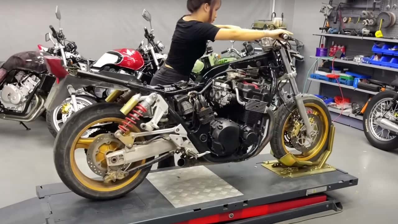 this time lapse restoration of a honda cb1300 is super satisfying
