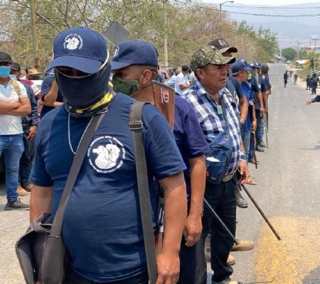 miles de policías comunitarios ocupan chichihualco y provocan tensión y zozobra