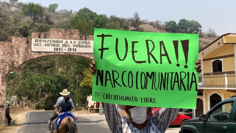miles de policías comunitarios ocupan chichihualco y provocan tensión y zozobra
