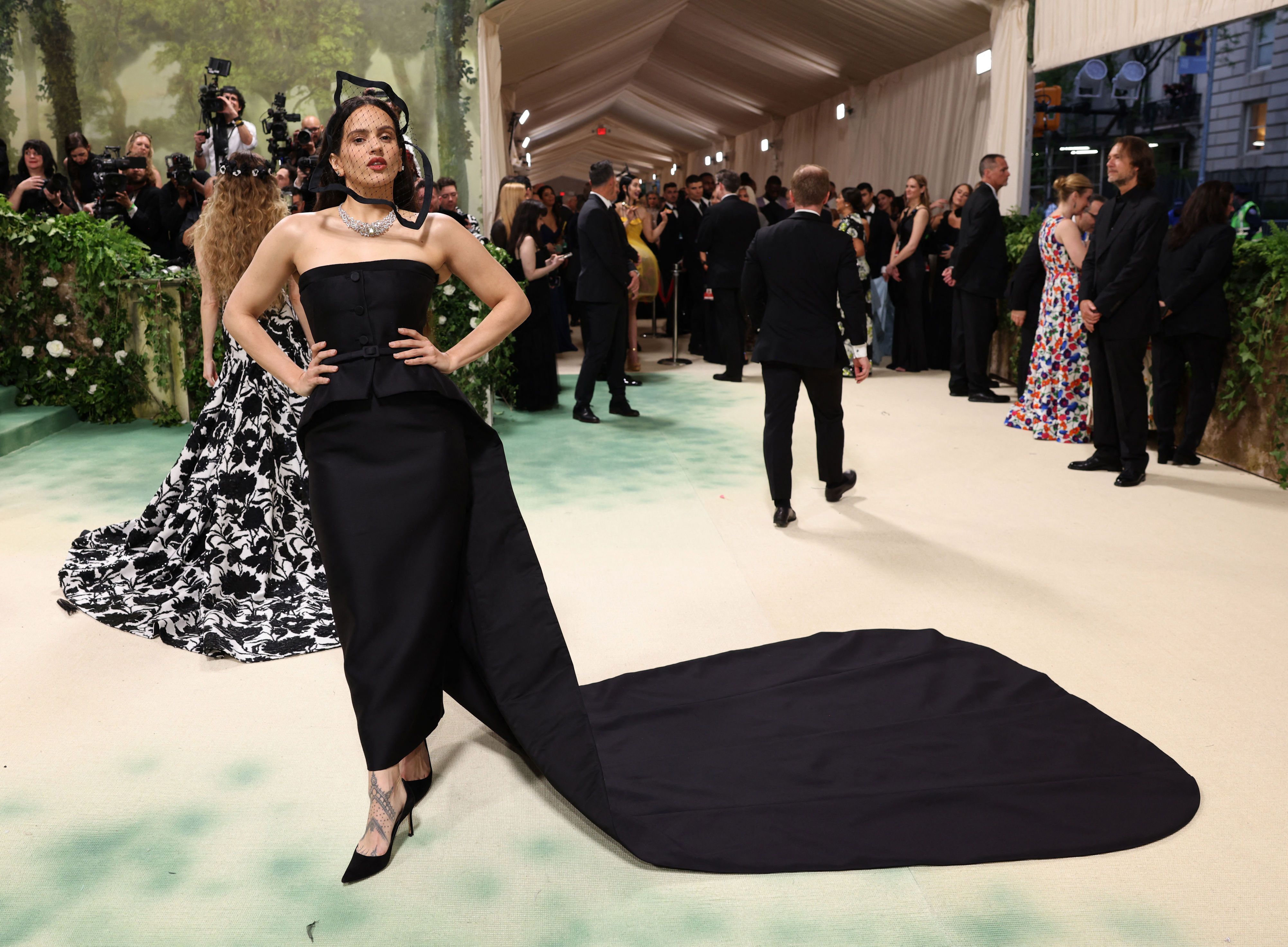 met gala 2024: protests, red carpet and tyla’s sand sculpture dress