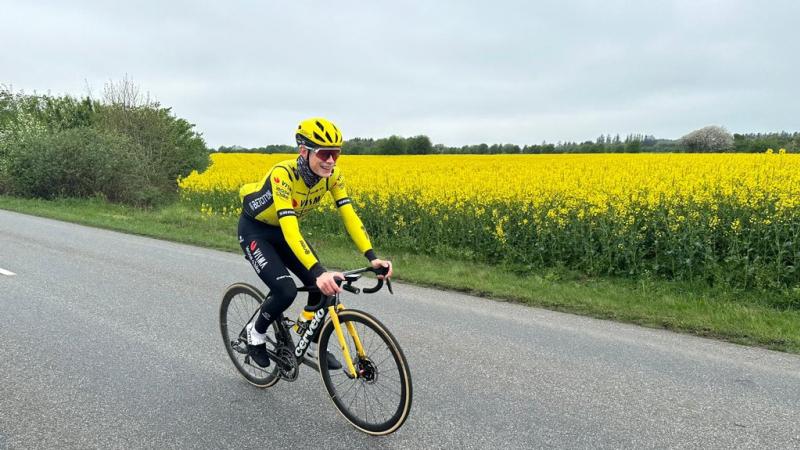jonas vingegaard a repris le vélo pour la première fois depuis sa grave chute (vidéo)