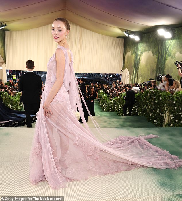 victoria bekham gown appears at met gala for the first time