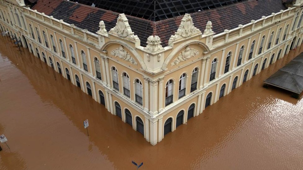 brazil floods leave hundreds of towns under water