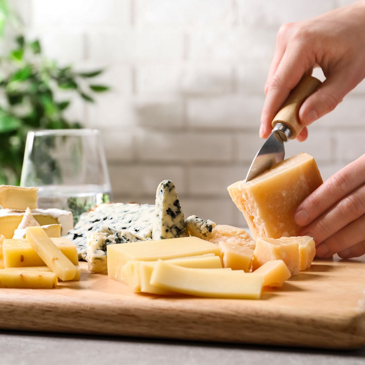 rappel produit : attention à ce célèbre fromage vendu dans la france entière (il est contaminé à la listeria)