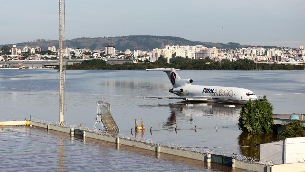 brazil floods leave hundreds of towns under water