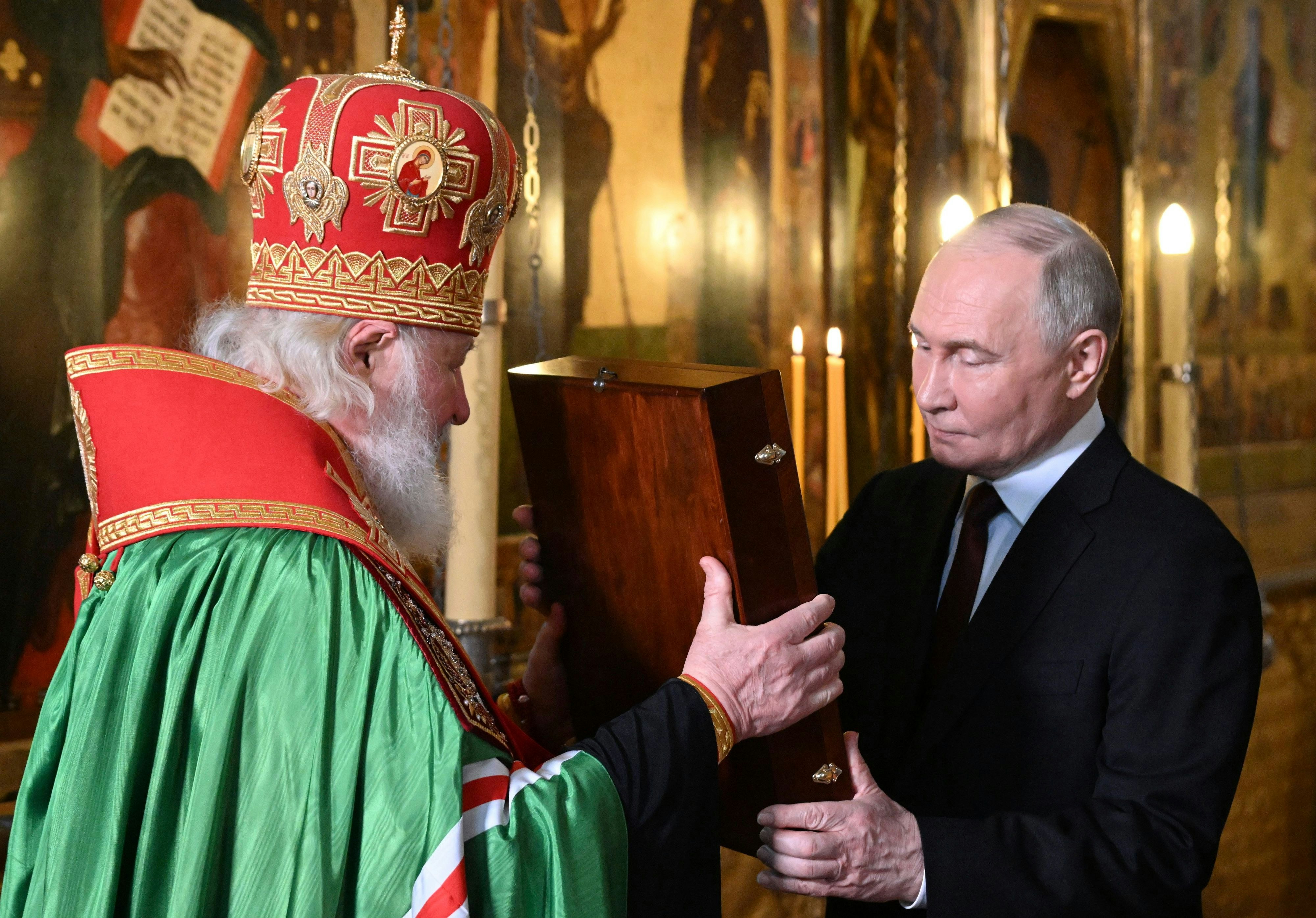 amtseinführung des kremlchefs: „gottgesandter“ putin ist russlands „neuer zar“ – und verspricht den sieg