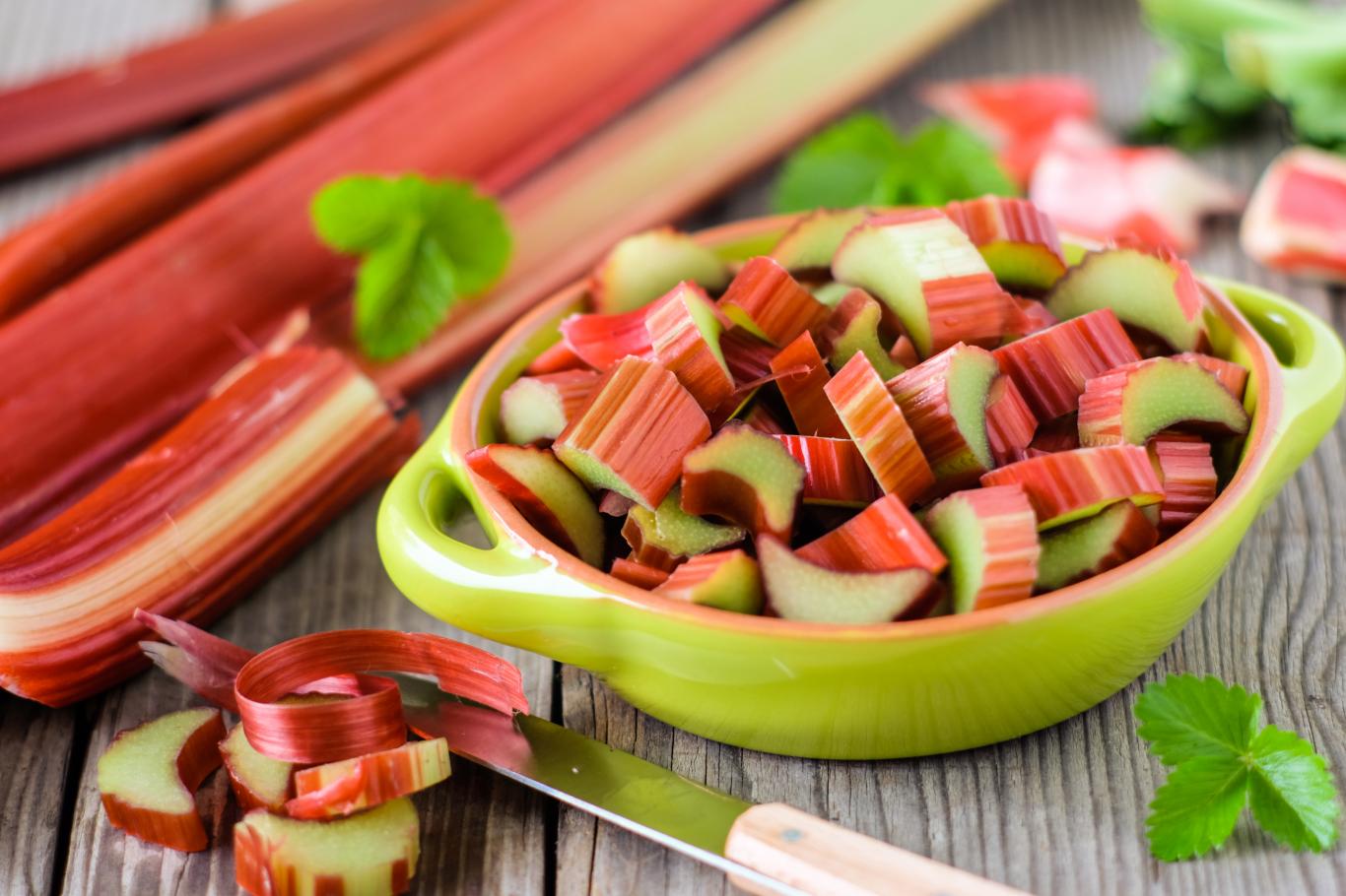 voici 5 bonnes raisons de manger plus souvent de la rhubarbe