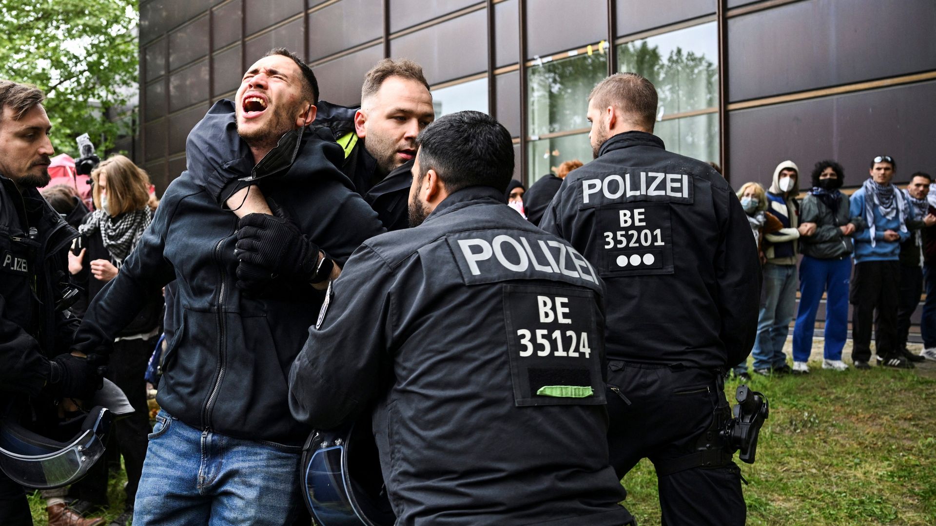 freie universität berlin: polizei räumt pro-palästina-camp – lehrbetrieb teilweise unterbrochen