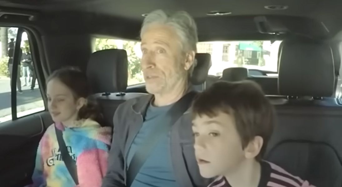 'hitchhiker' jon stewart's lecture to jimmy kimmel's kids on aging is a keeper