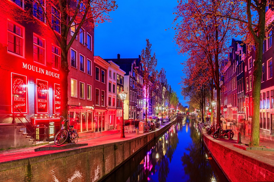 το κέντρο θα γίνει ένα «μεγάλο ξενοδοχείο» – τα όρια του άμστερνταμ στον υπερτουρισμό