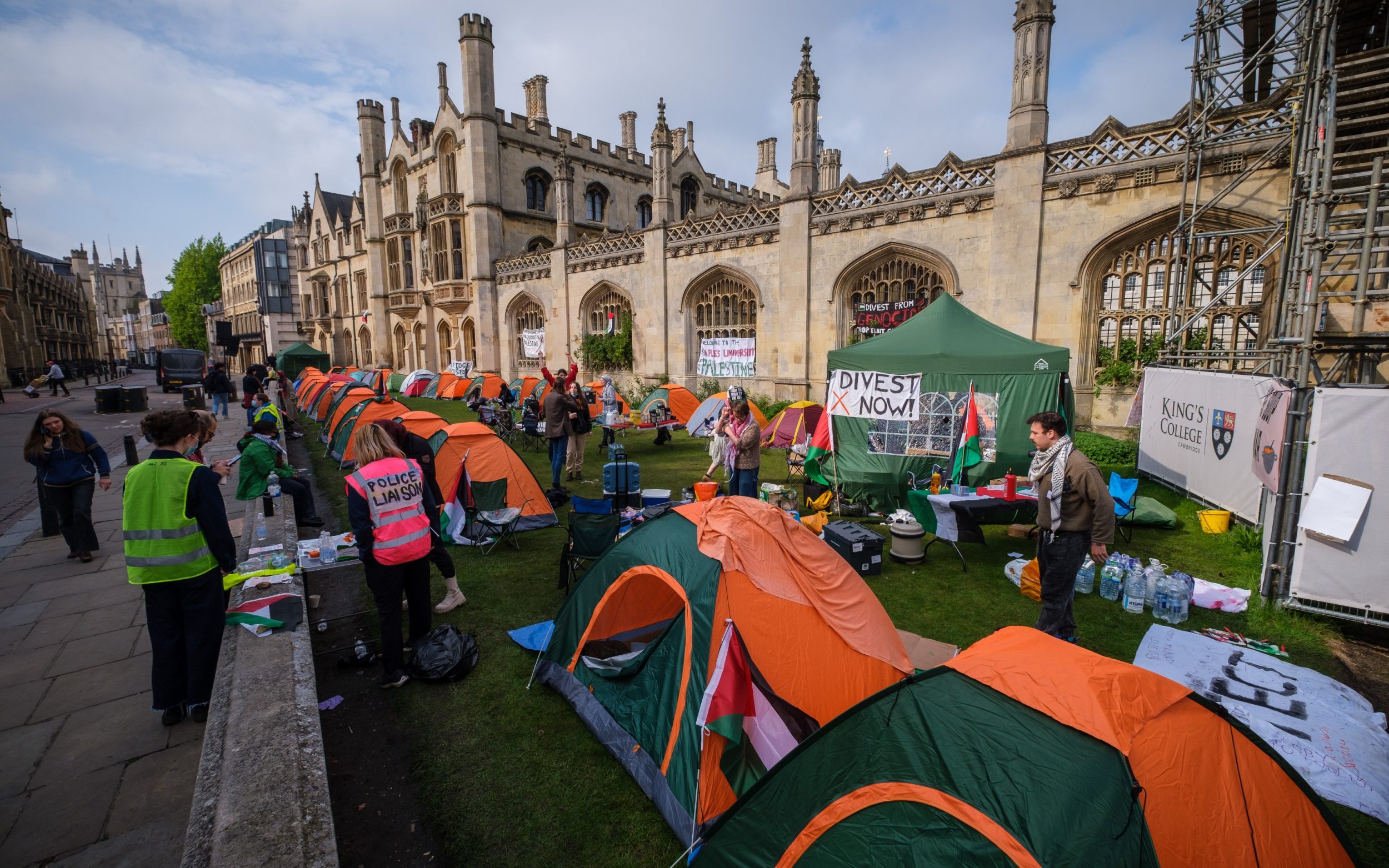 oxford students must sign radical manifesto to join protest camp