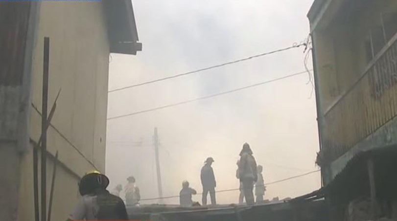 fire volunteer's home one of 40 razed in manila blaze
