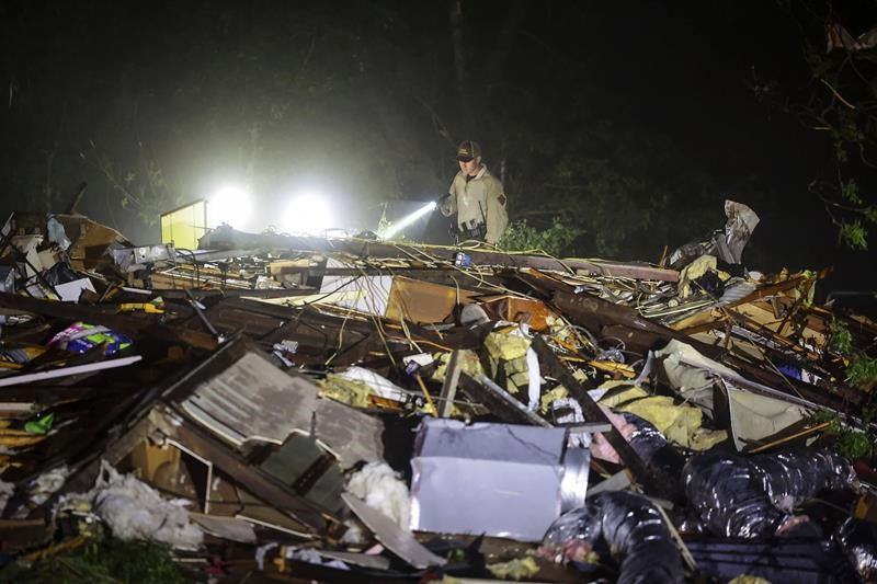second tornado in 5 weeks damages oklahoma town and causes 1 death as powerful storms hit central us